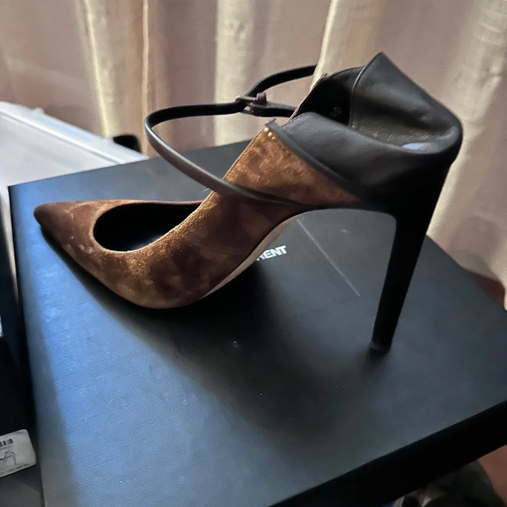 Saint Laurent brown suede and brown leather pumps, like new, box and dust bag. - Picture 6 of 6